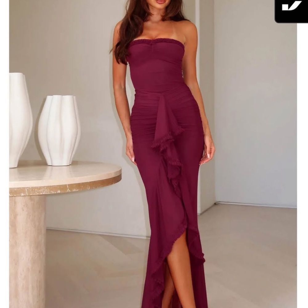 Elegant Strapless Burgundy Dress